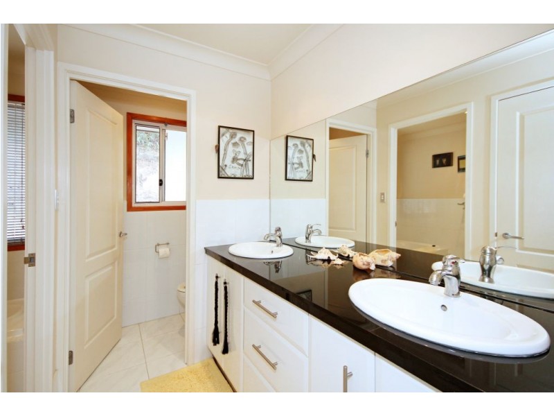 27 Coorumbene Ct, Tallai QLD 4213