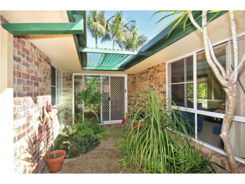 120 Wallandra Rd, Mudgeeraba QLD 4213