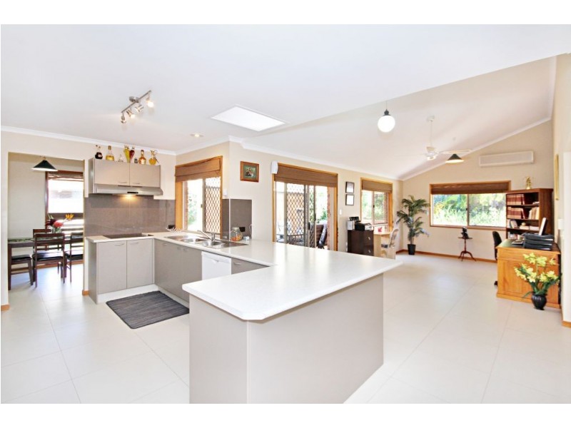 27 Bradstone Road, Carrara QLD 4211