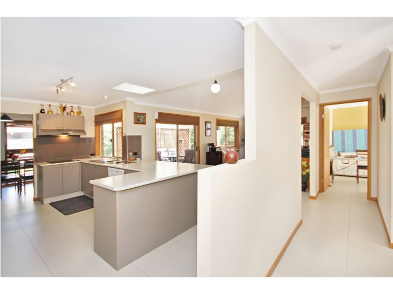 27 Bradstone Road, Carrara QLD 4211