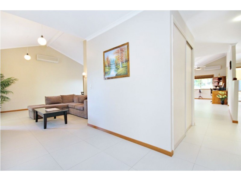 27 Bradstone Road, Carrara QLD 4211