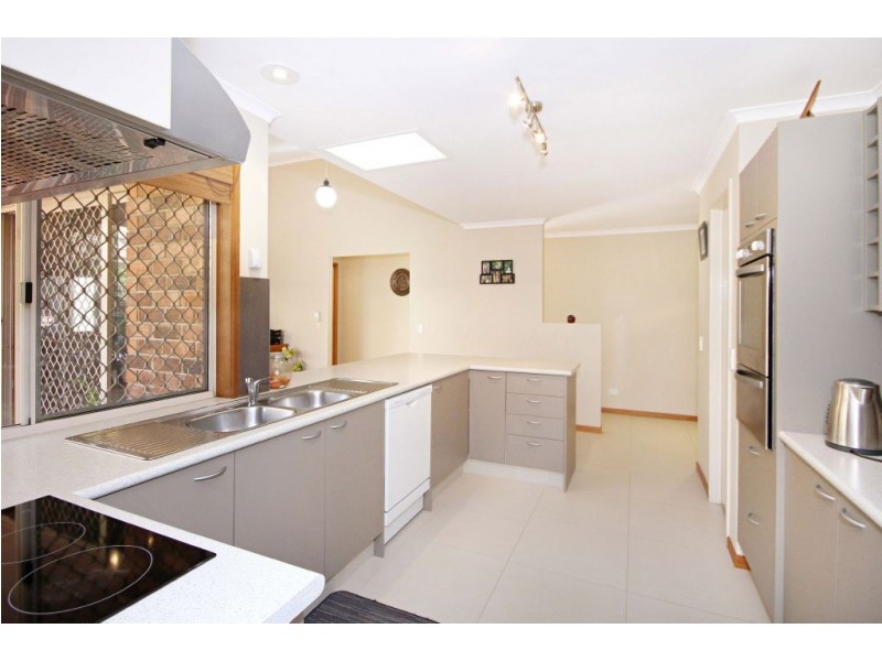 27 Bradstone Road, Carrara QLD 4211