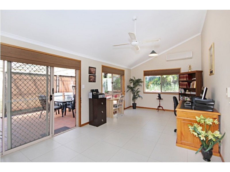 27 Bradstone Road, Carrara QLD 4211