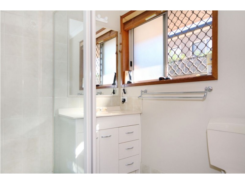 27 Bradstone Road, Carrara QLD 4211