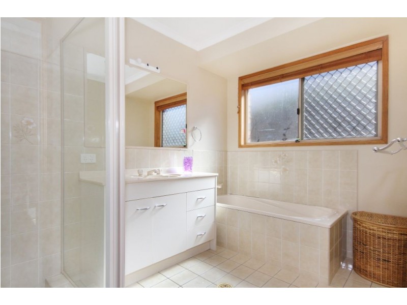 27 Bradstone Road, Carrara QLD 4211