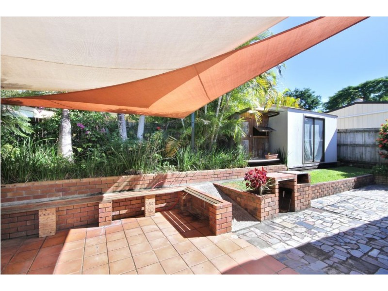 27 Bradstone Road, Carrara QLD 4211