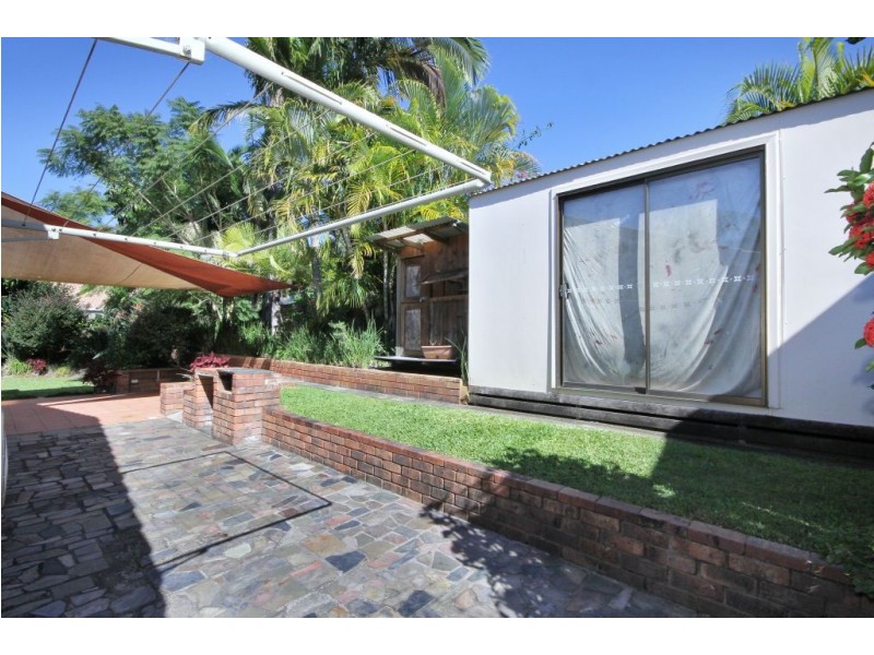 27 Bradstone Road, Carrara QLD 4211