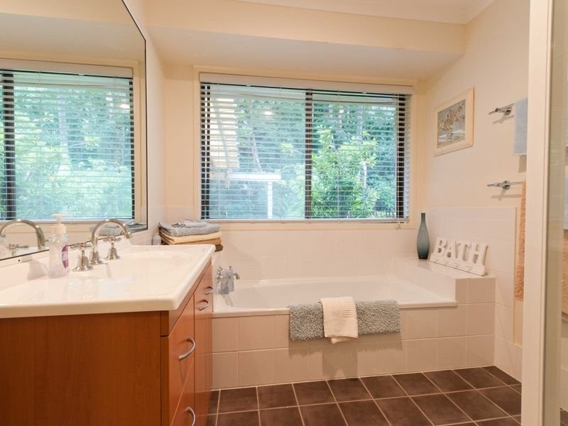 2 Bertana Drive, Mudgeeraba QLD 4213