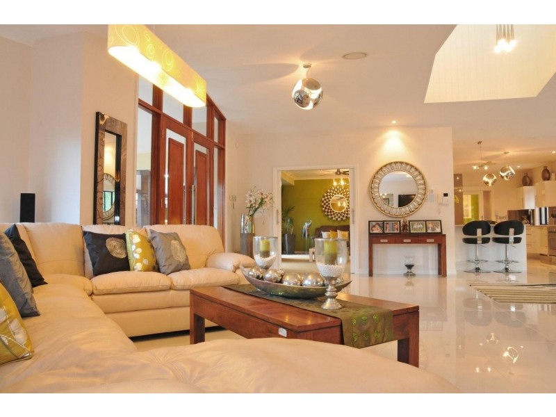 63 Bonogin Road, Mudgeeraba QLD 4213