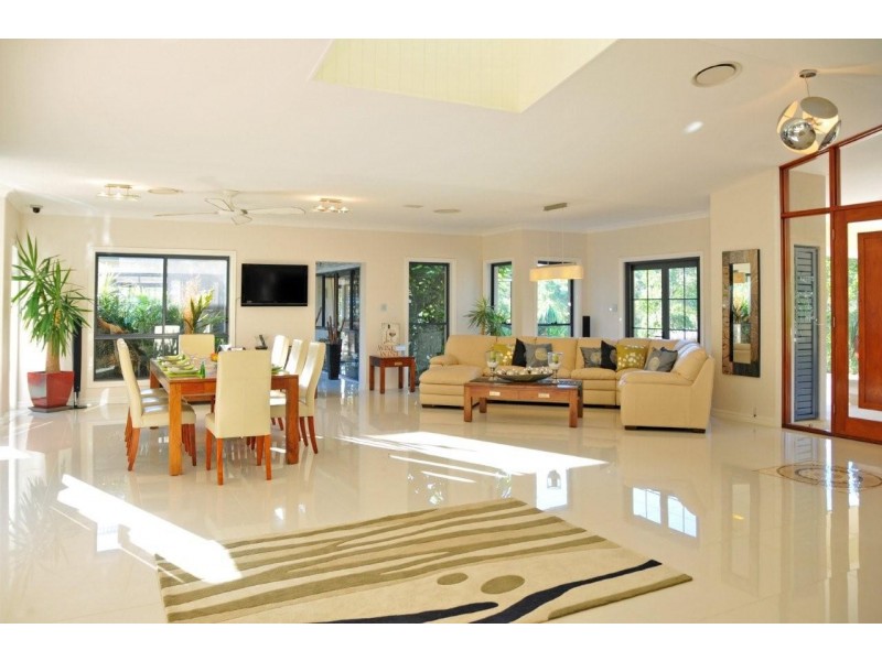 63 Bonogin Road, Mudgeeraba QLD 4213