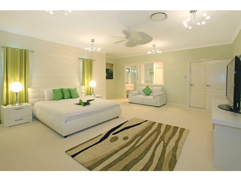 63 Bonogin Road, Mudgeeraba QLD 4213