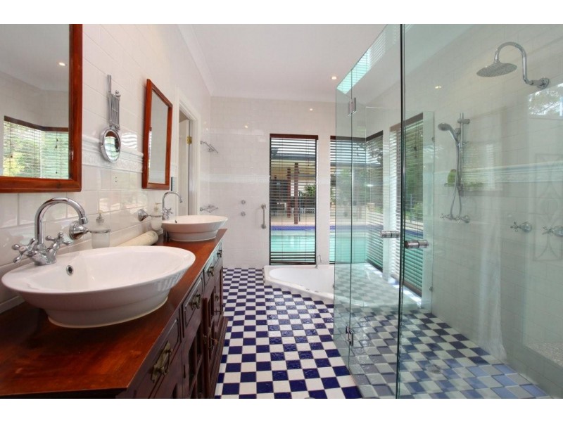 63 Bonogin Road, Mudgeeraba QLD 4213