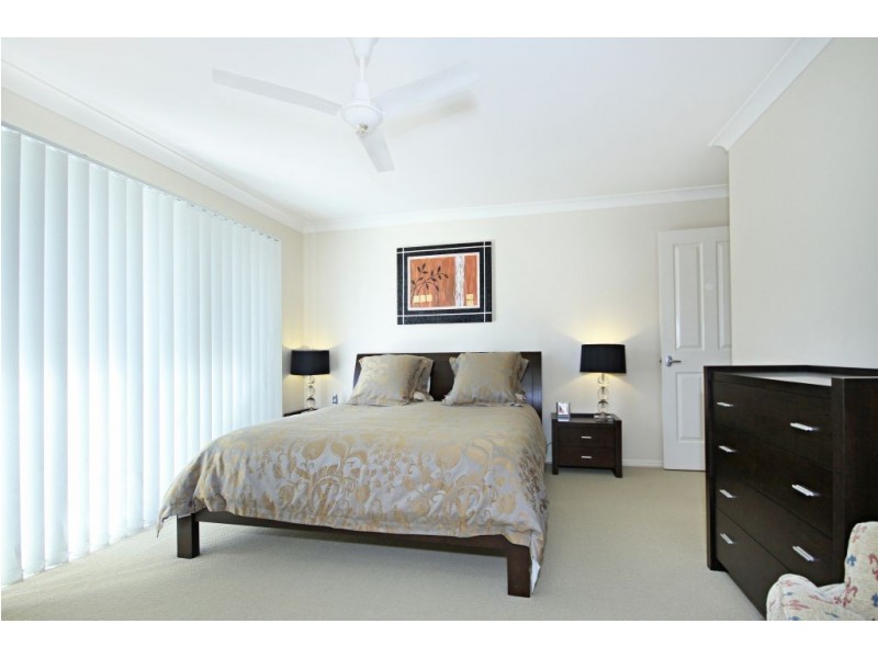 2 Yamie Ave, Varsity Lakes QLD 4227