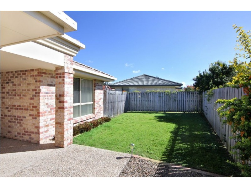 2 Yamie Ave, Varsity Lakes QLD 4227