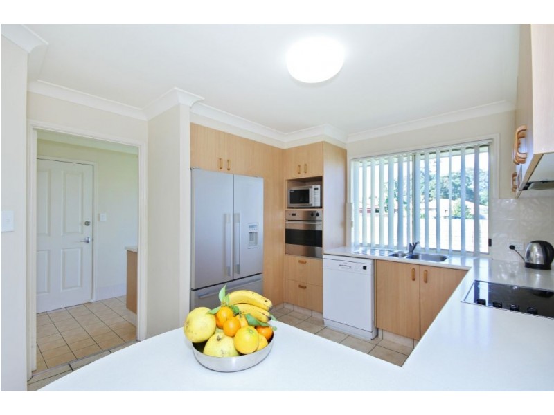 2 Yamie Ave, Varsity Lakes QLD 4227