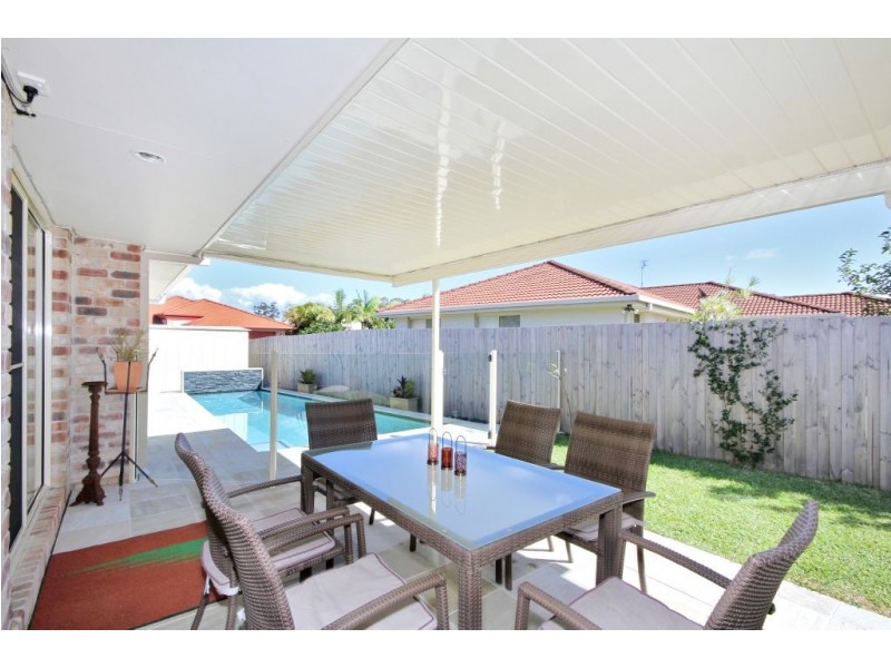 2 Yamie Ave, Varsity Lakes QLD 4227