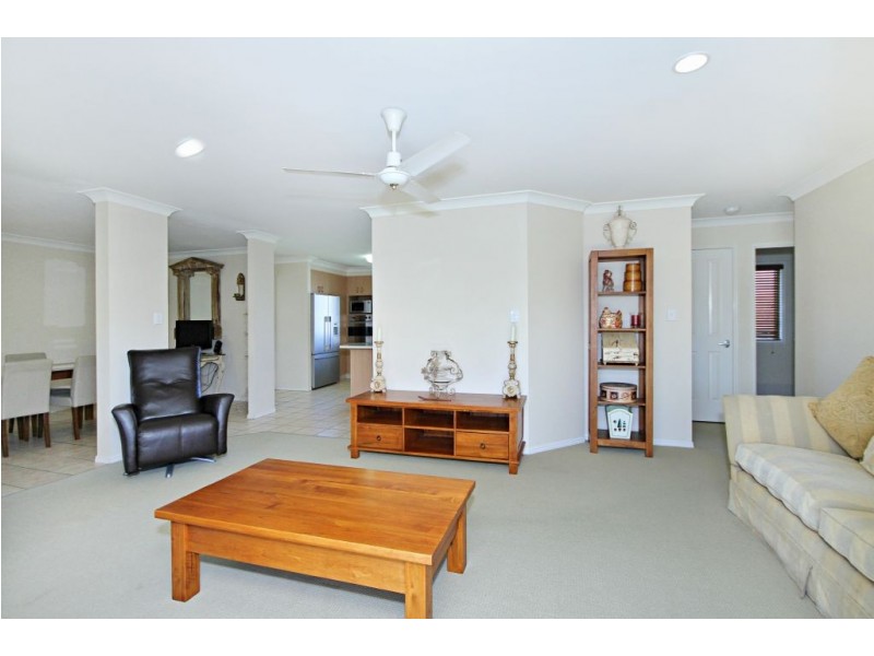 2 Yamie Ave, Varsity Lakes QLD 4227