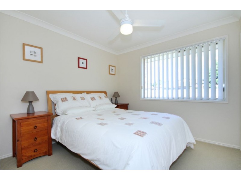 2 Yamie Ave, Varsity Lakes QLD 4227