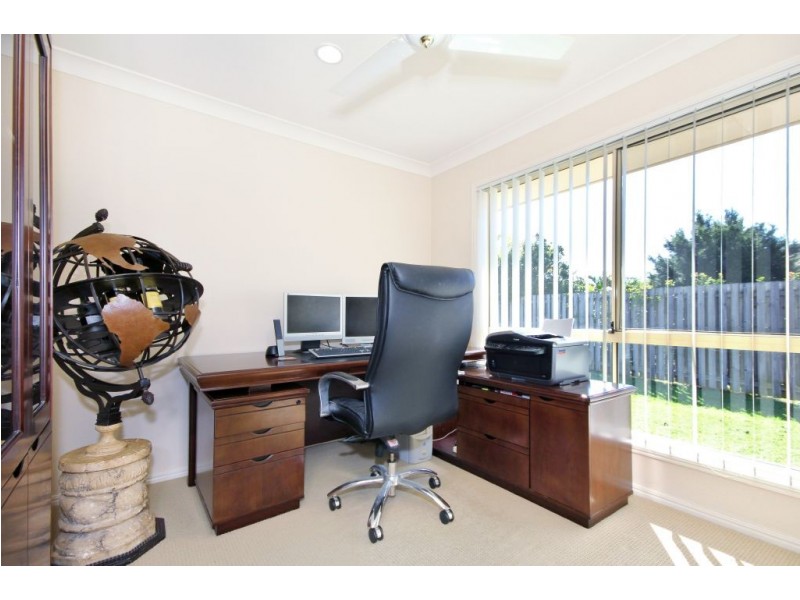 2 Yamie Ave, Varsity Lakes QLD 4227