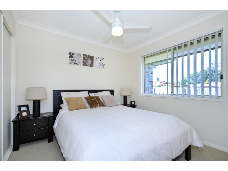 2 Yamie Ave, Varsity Lakes QLD 4227