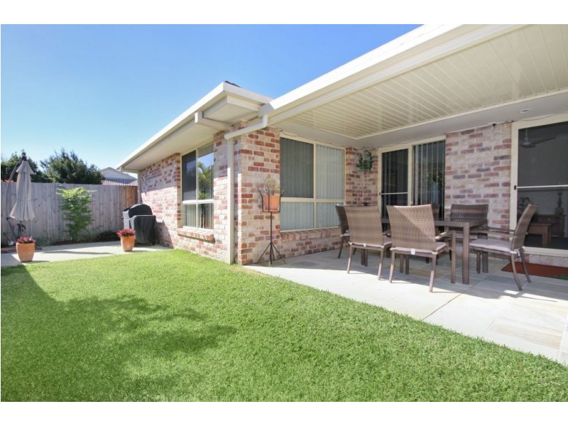 2 Yamie Ave, Varsity Lakes QLD 4227