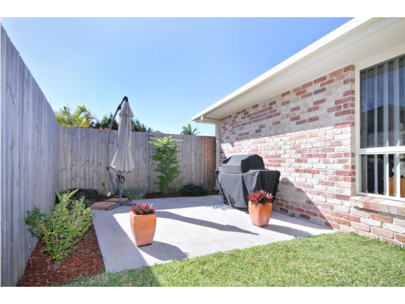 2 Yamie Ave, Varsity Lakes QLD 4227