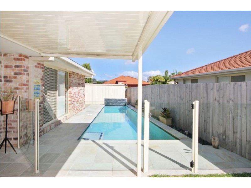 2 Yamie Ave, Varsity Lakes QLD 4227