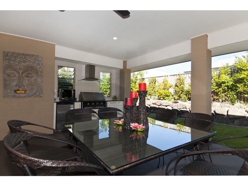 6 Camarillo Crct, Reedy Creek QLD 4227