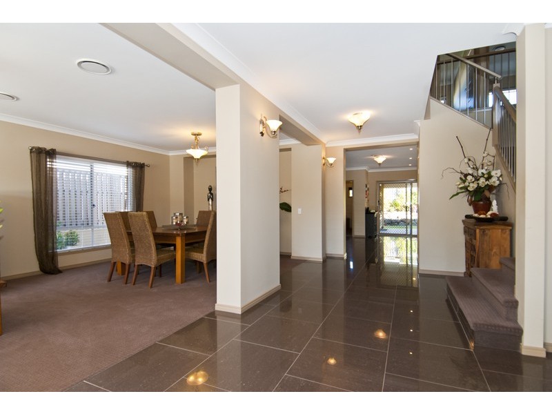 6 Camarillo Crct, Reedy Creek QLD 4227