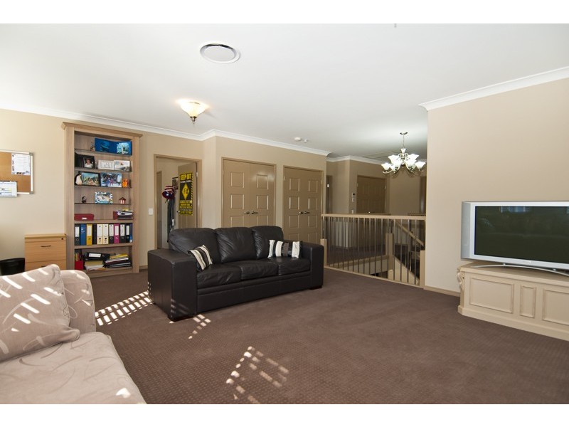 6 Camarillo Crct, Reedy Creek QLD 4227