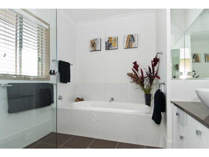 6 Camarillo Crct, Reedy Creek QLD 4227