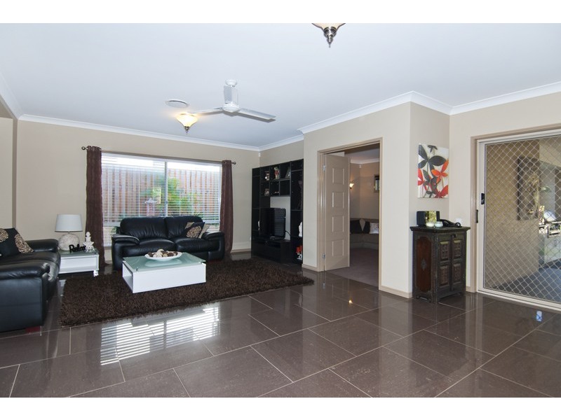 6 Camarillo Crct, Reedy Creek QLD 4227