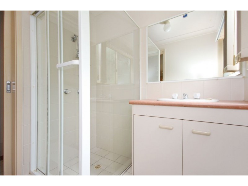 21/15 Simpsons Road, Elanora QLD 4221