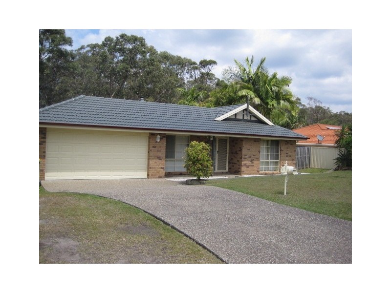 11 Gambier Crescent, Pacific Pines QLD 4211