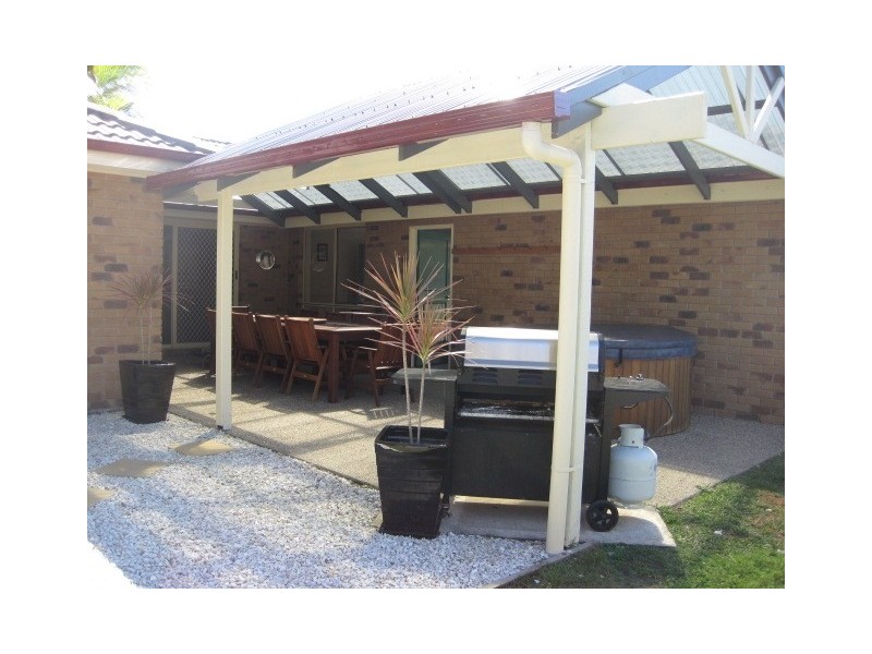 11 Gambier Crescent, Pacific Pines QLD 4211