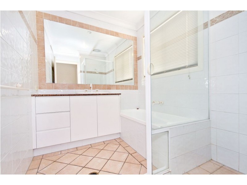 1 Leicester Terrace, Mudgeeraba QLD 4213