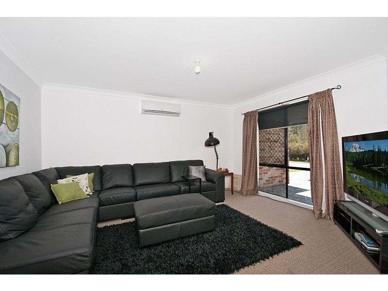 7 Emerson Drive, Bonogin QLD 4213