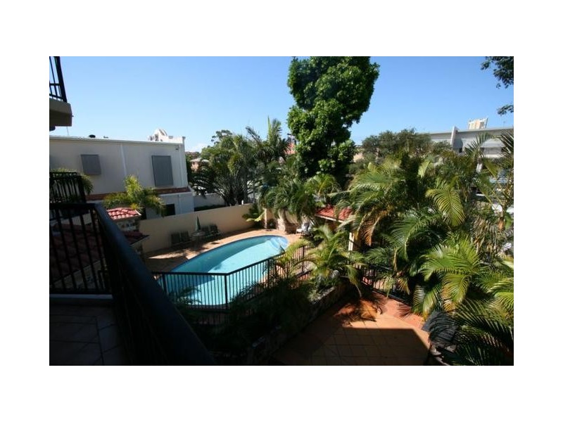 6/4 Parneno Street, Chevron Island QLD 4217