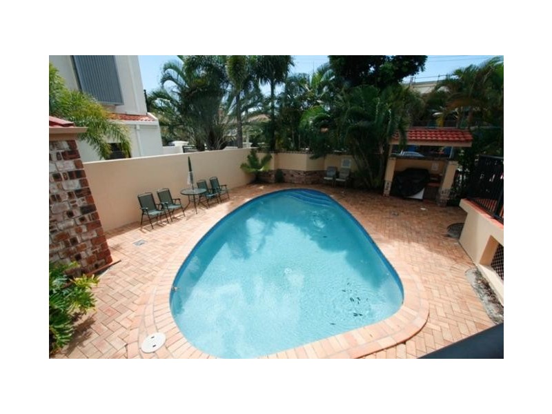 6/4 Parneno Street, Chevron Island QLD 4217
