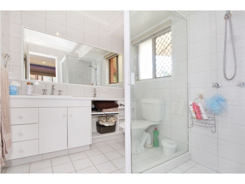 32 Wiltshire Drive, Mudgeeraba QLD 4213