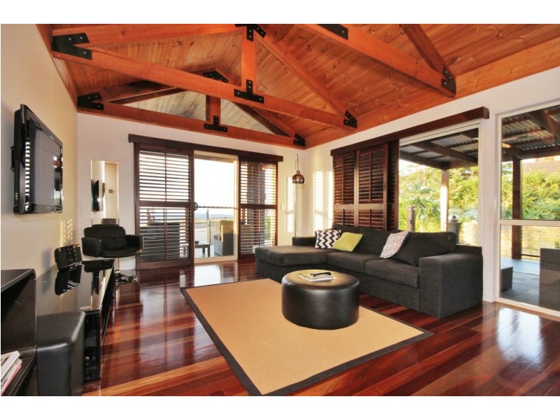 140 Strawberry Rd, Mudgeeraba QLD 4213