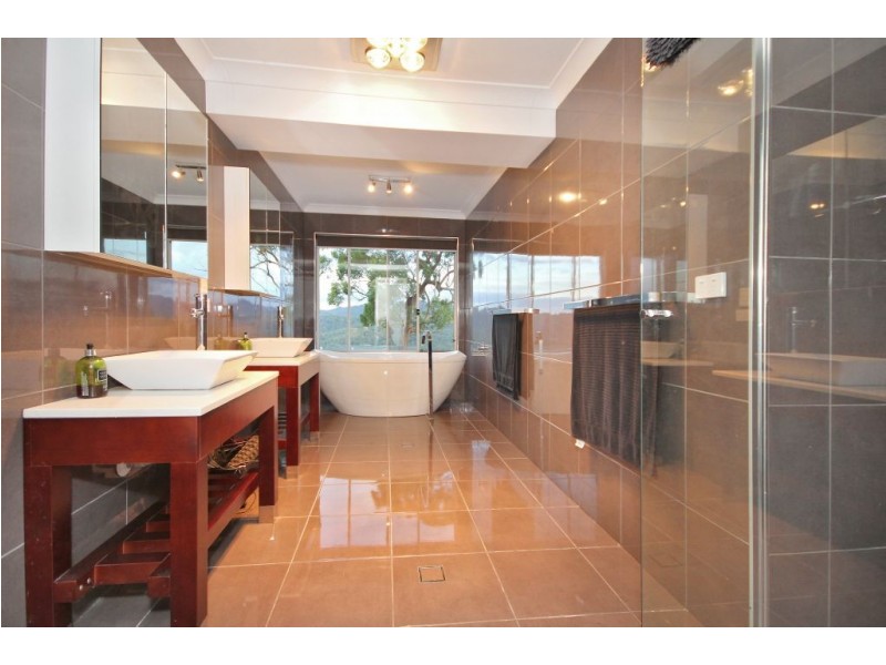 140 Strawberry Rd, Mudgeeraba QLD 4213