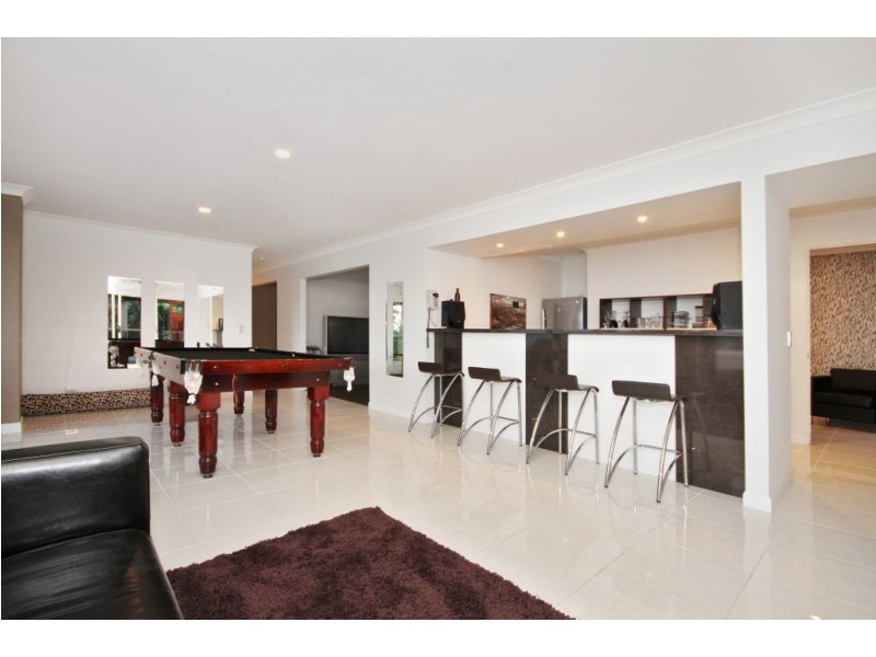 140 Strawberry Rd, Mudgeeraba QLD 4213