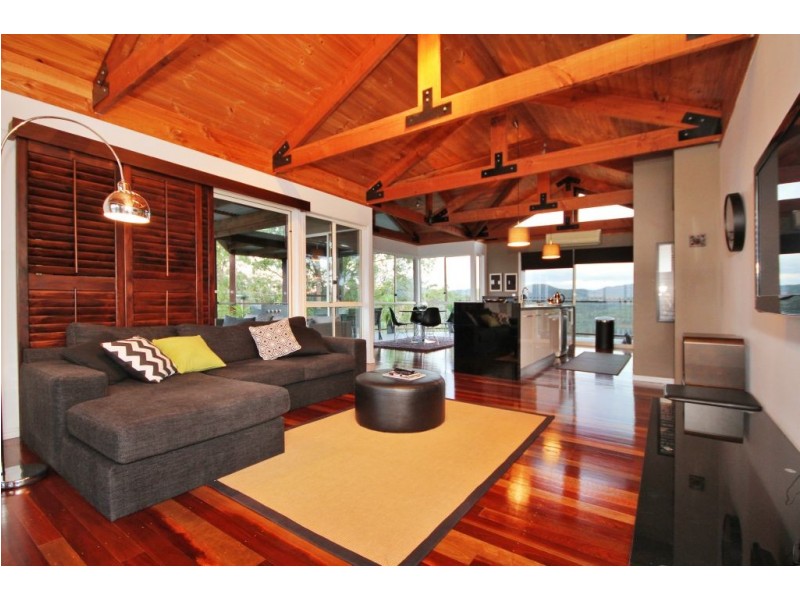 140 Strawberry Rd, Mudgeeraba QLD 4213