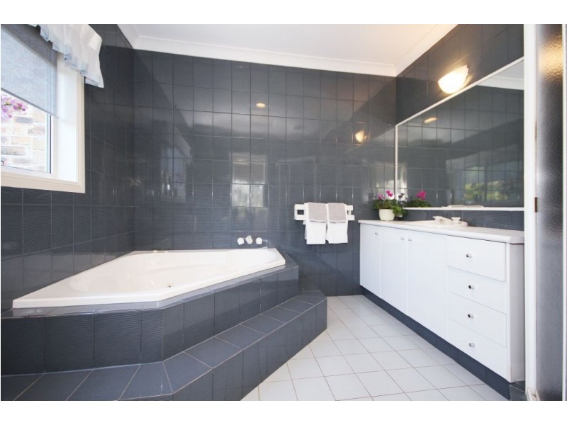 24 Mottee Court, Advancetown QLD 4211