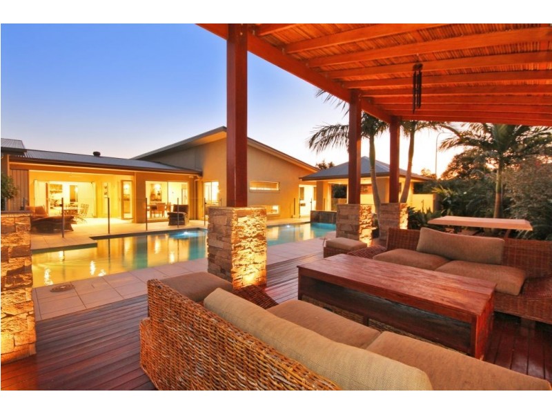 15 Meadow Court, Maudsland QLD 4210