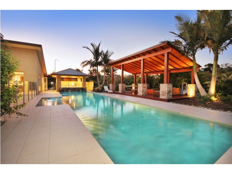 15 Meadow Court, Maudsland QLD 4210