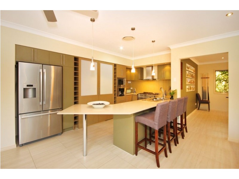 15 Meadow Court, Maudsland QLD 4210