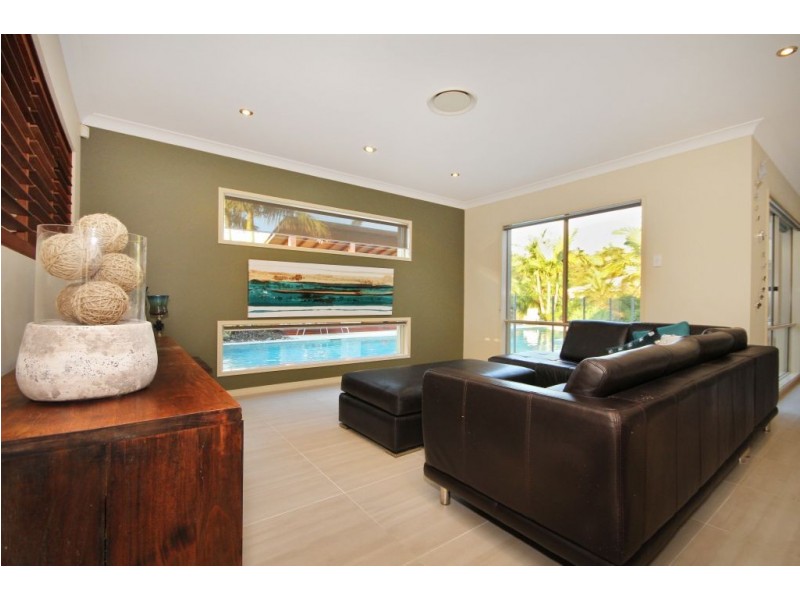 15 Meadow Court, Maudsland QLD 4210