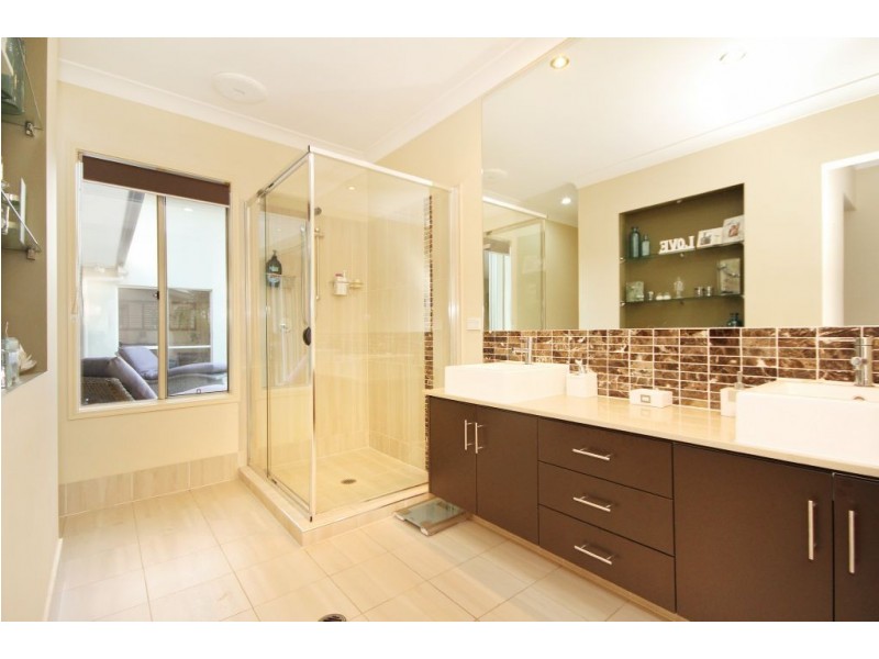 15 Meadow Court, Maudsland QLD 4210